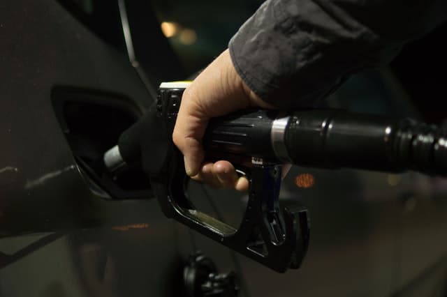 La gasolina podría bajar a menos de 2 dólares