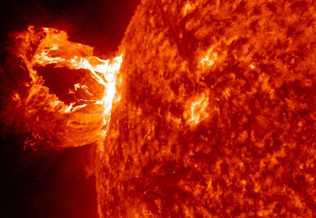 Tormenta solar ofrece espectáculo astronómico en año nuevo
