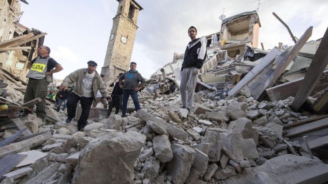 Terremoto de 6.2 grados en escala Richter sacude el centro de Italia, localidad resulta destruída en su 70% y víctimas fatales suman mas de 240