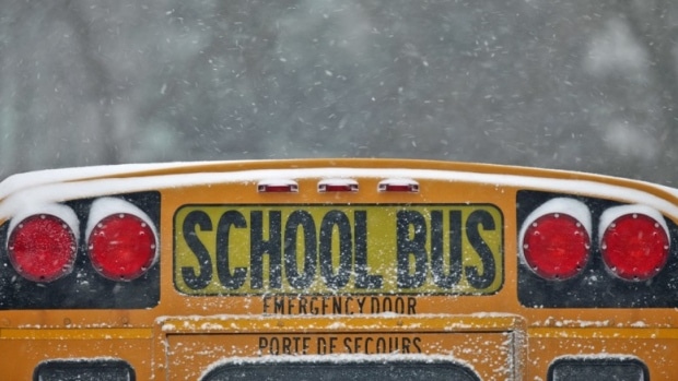 Rutas de buses escolares canceladas por lluvia congelada en el GTA