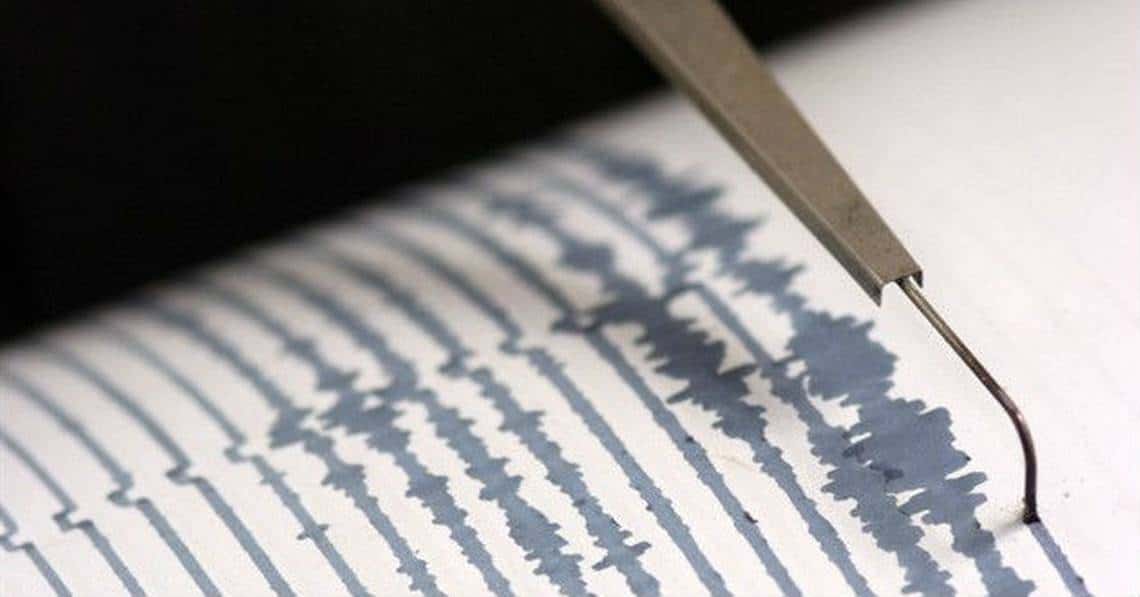 Fuerte sismo magnitud 6.9 sacude extensa área de Chile.
