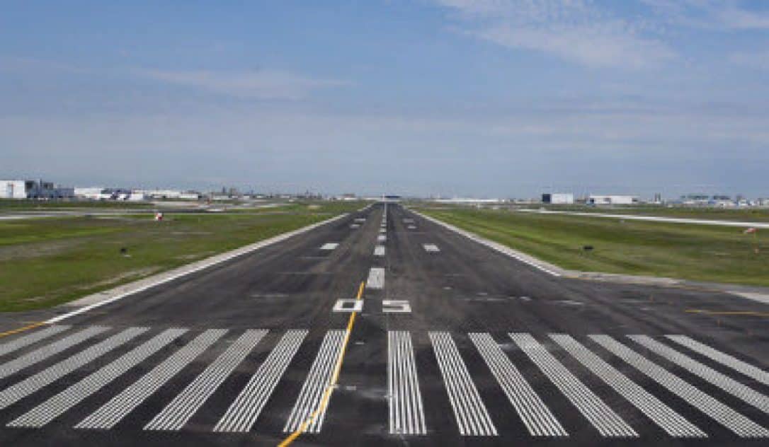 FInalizan nueva pista de aterrizaje en aeropuerto Pearson constituyendo una fase de mas remodelaciones