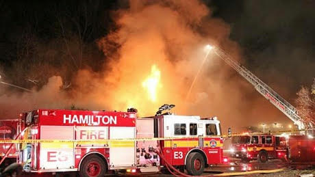 Tres personas fallecen en un incendio en Hamilton