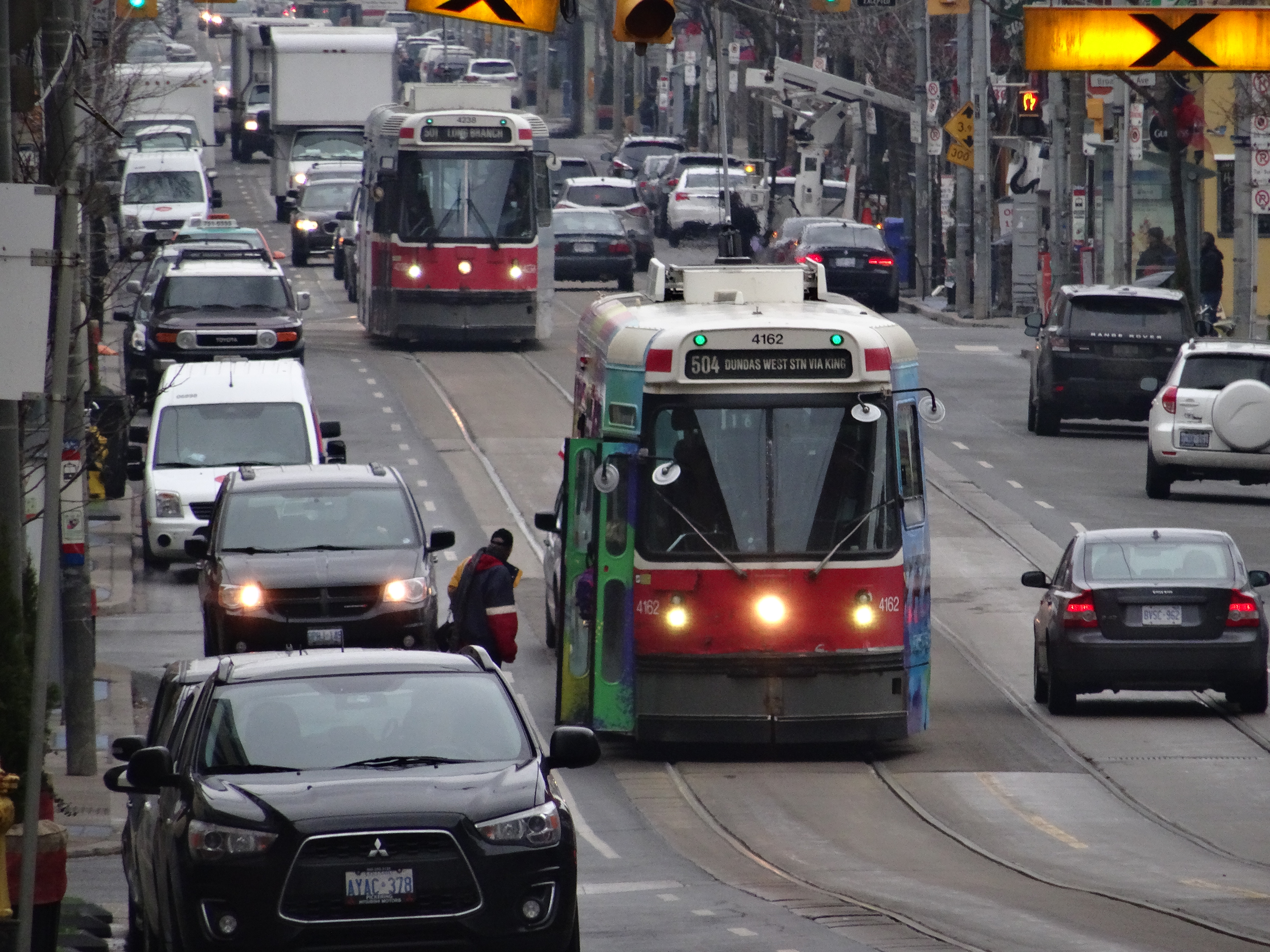 Se aprueba investigación sobre eficiencia de streetcars en Queen St