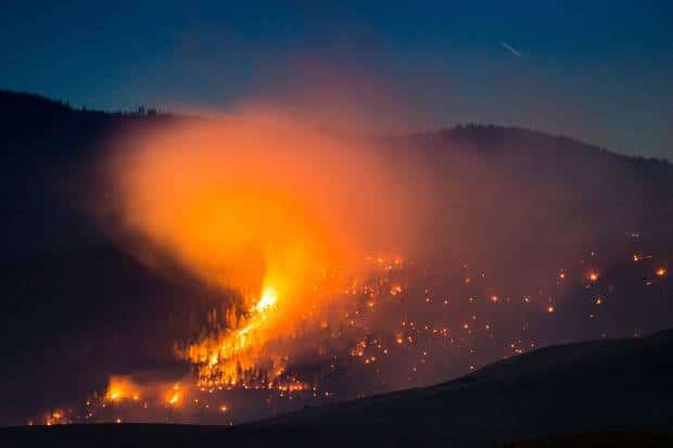 Carreteras de Columbia Británica continúan cerradas producto de los incendios forestales