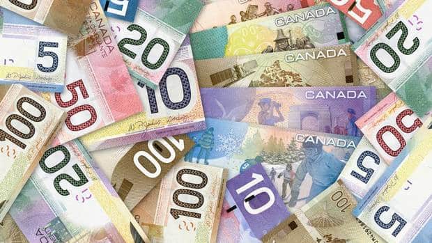 Ingresos de canadienses crece pero al mismo tiempo se incrementan las personas viviendo con bajos sueldos, señala censo