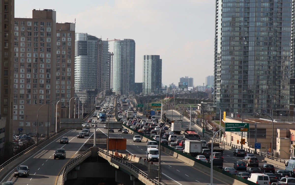 Alcalde de Toronto anunció oficiales de tráfico para intersecciones congestionadas