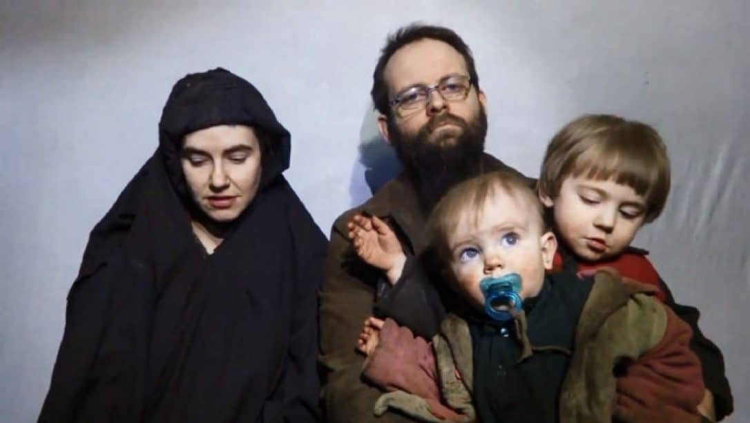Familia Canadiense-Estadounidense es liberada tras cinco años en manos de grupo Talibán