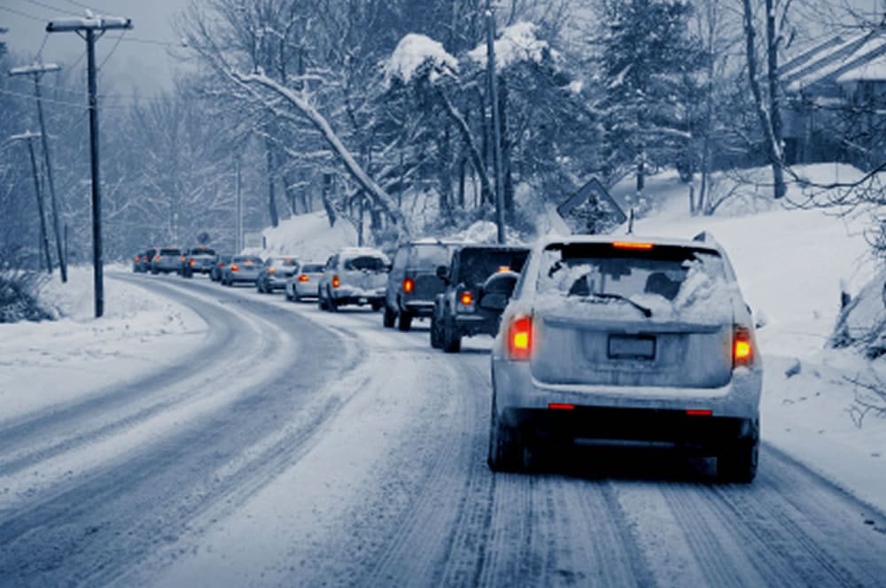 Policía de Toronto advierte a motoristas por llegada fulminante de clima invernal al GTA
