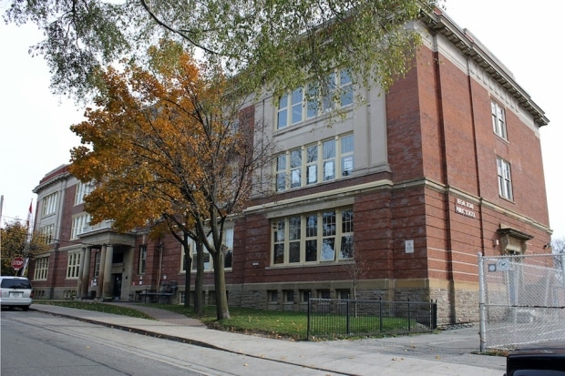Acusan a ciertas escuelas de Toronto de cometer graves faltas en la hora del almuerzo