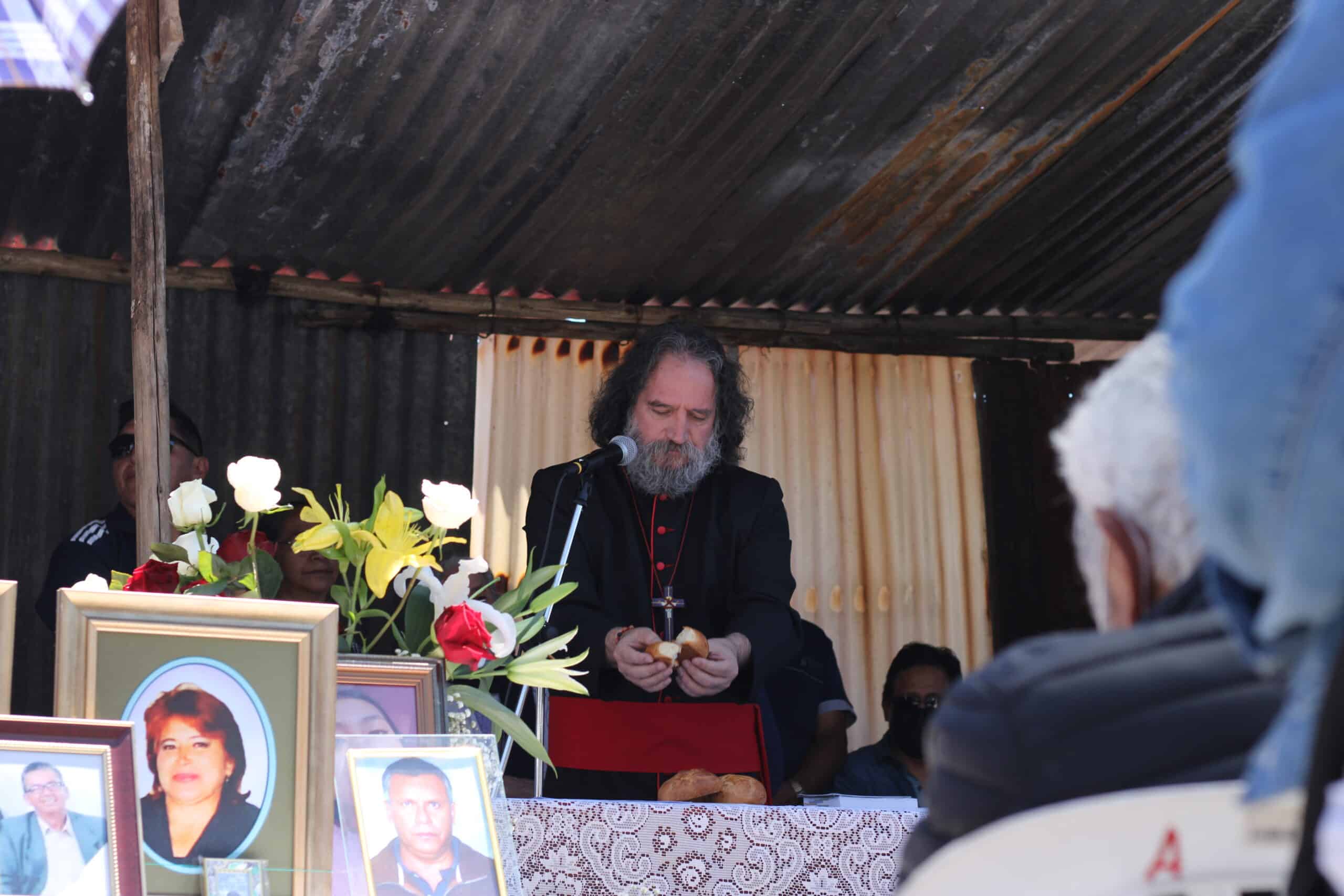Misa ofrecida por Monseñor Hernán Astudillo en conmemoración a las víctimas de La Gasca y la Comuna tras un año de la tragedia ocurrida al norte de Quito